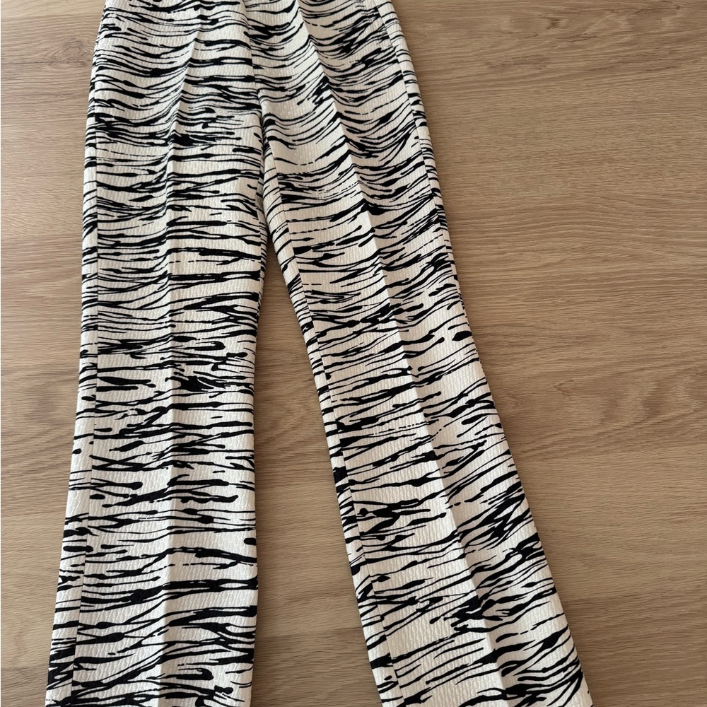 Giambattista Valli - Stylish Black and White Patterned Pants